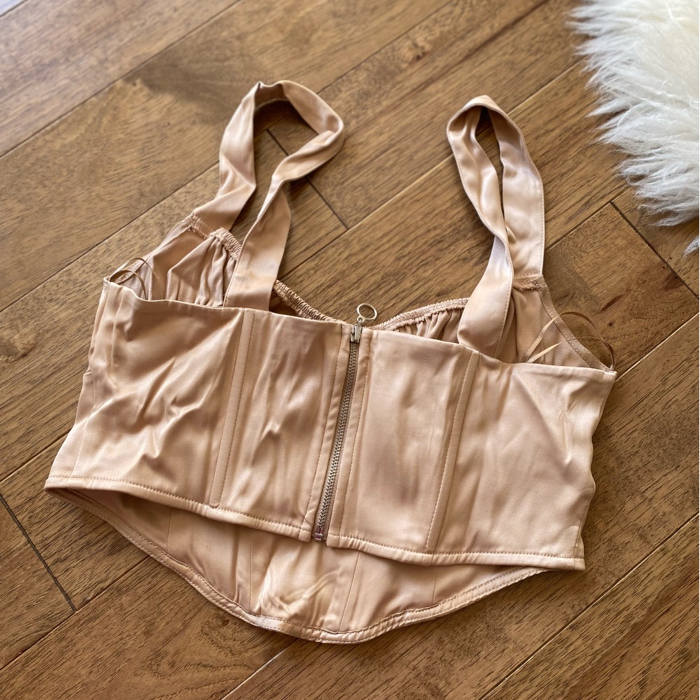 Zara Corset Blush Neutral Satin Corset
SATIN EFFECT CORSET TOP REF. 7484/184 - Picture 3 of 6